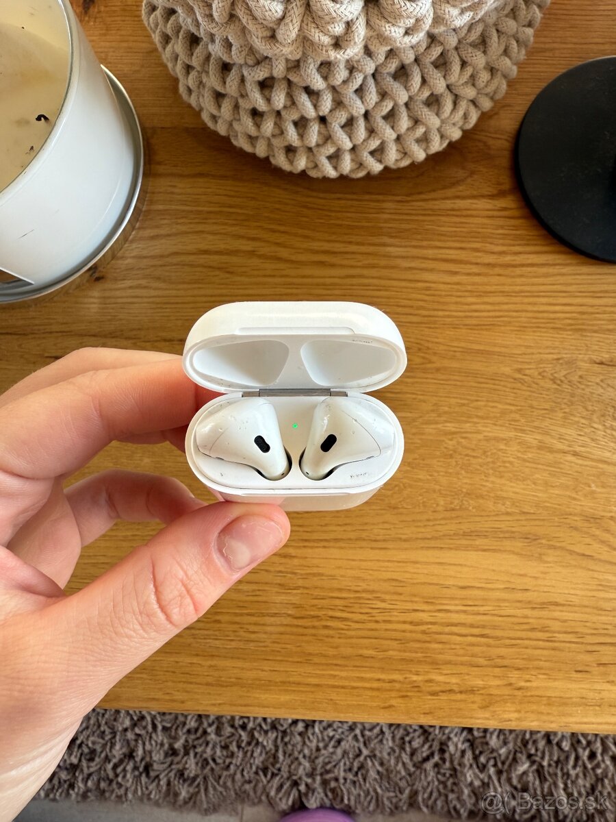 Apple AirPods 2019