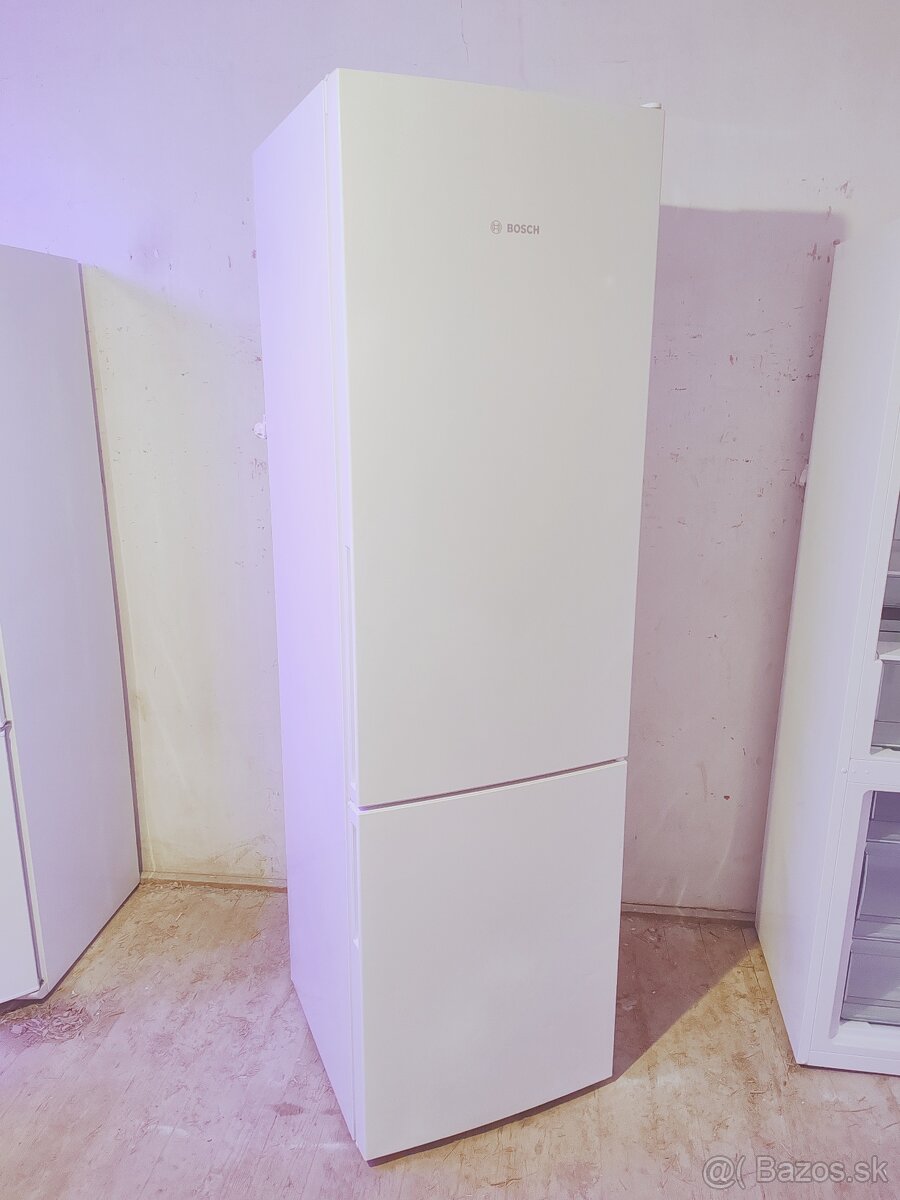 Predám chladničku Bosch 200cm