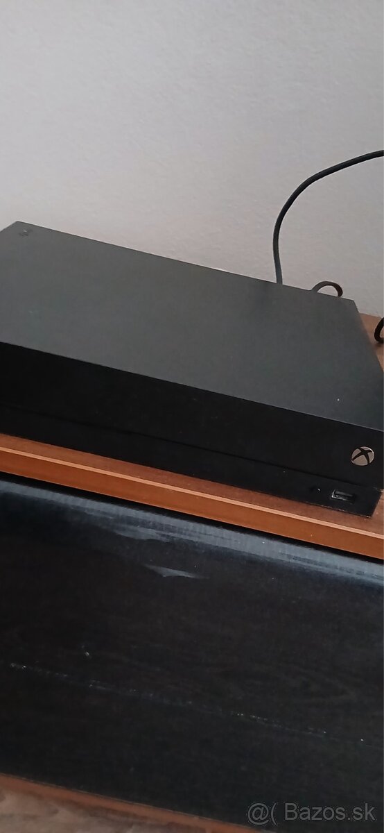 Xbox One X 1T