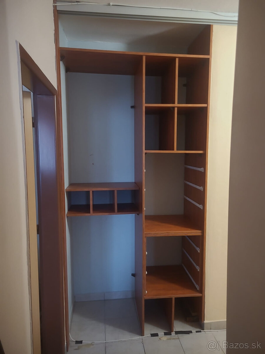 Vstavaná skriňa do chodby