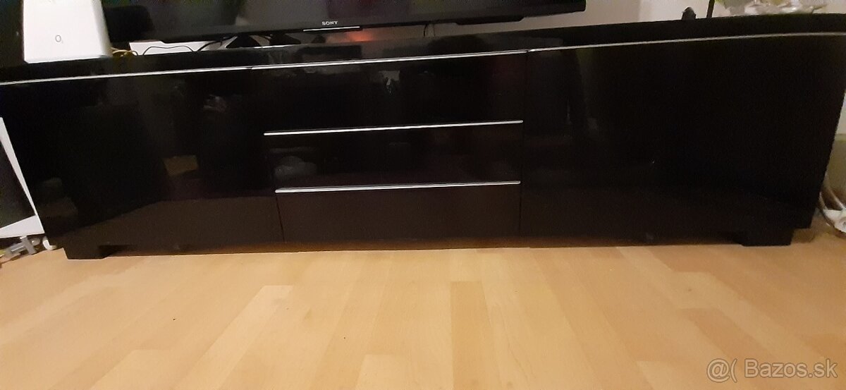 TV stolík IKEA BESTA