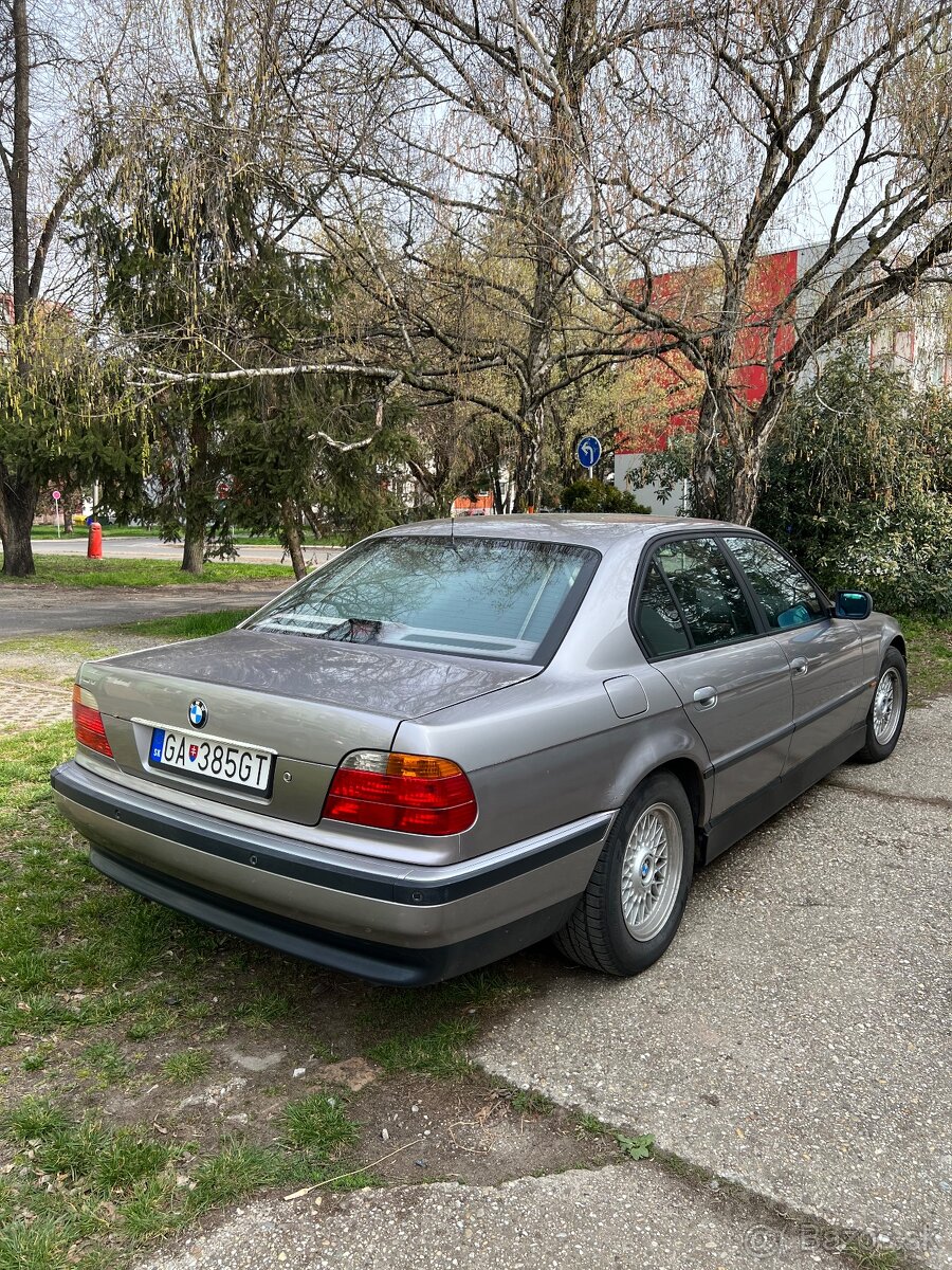 BMW E38 735i