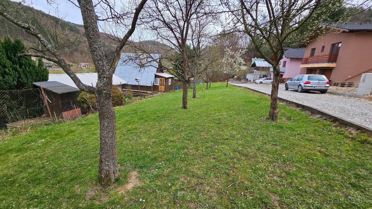 Predám pozemok v chatovej oblasti Trenč.Teplíc , Baračka