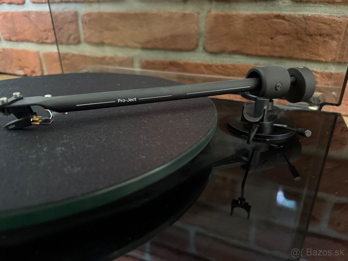 Gramofon ProJect T1 PHONO SB Black