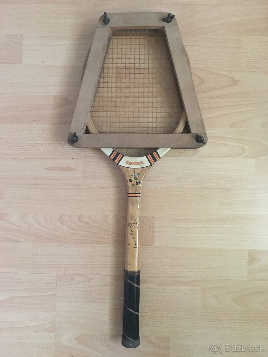 Retro tenisova raketa CONQEROR