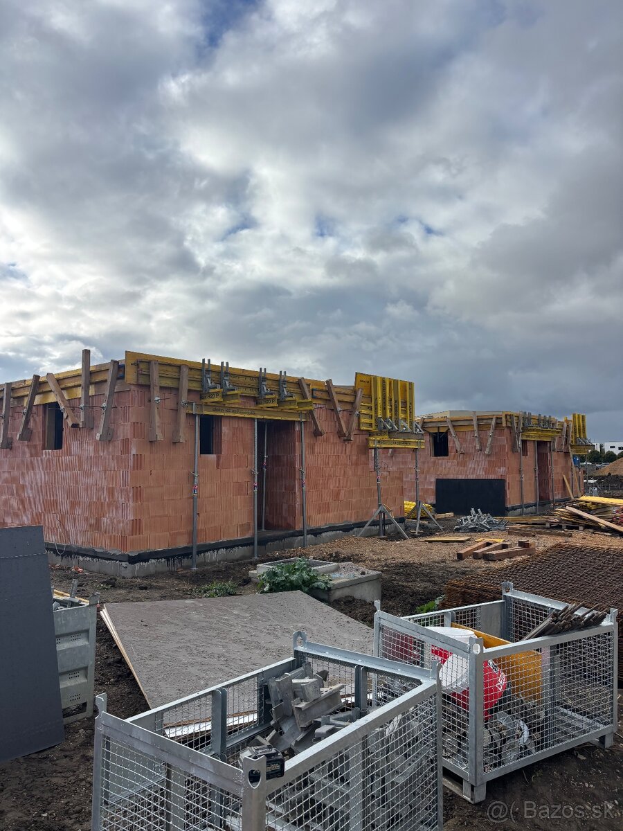 Murár / Tesar / Pomocnik