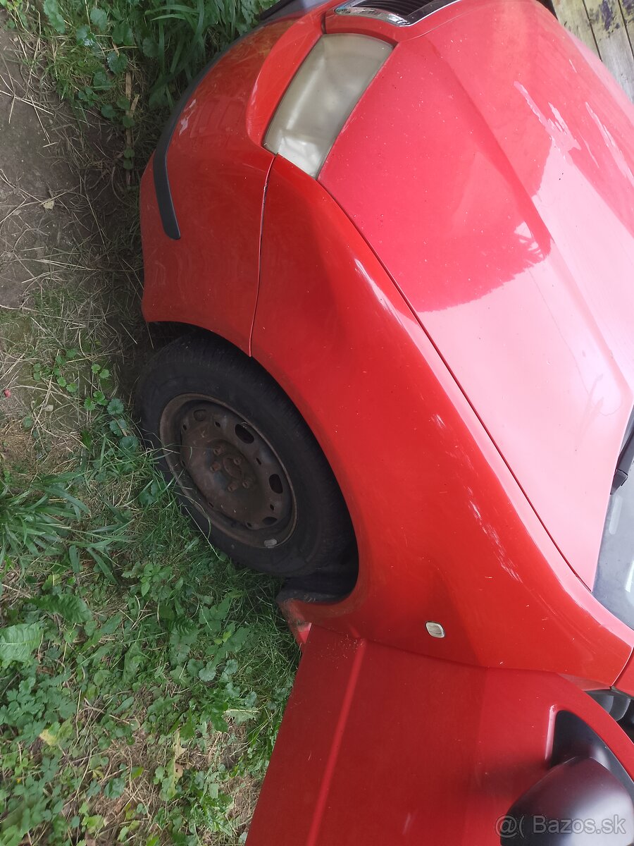 Predám škoda Fabia 1.4 mpi iba celé auto predám nie časti