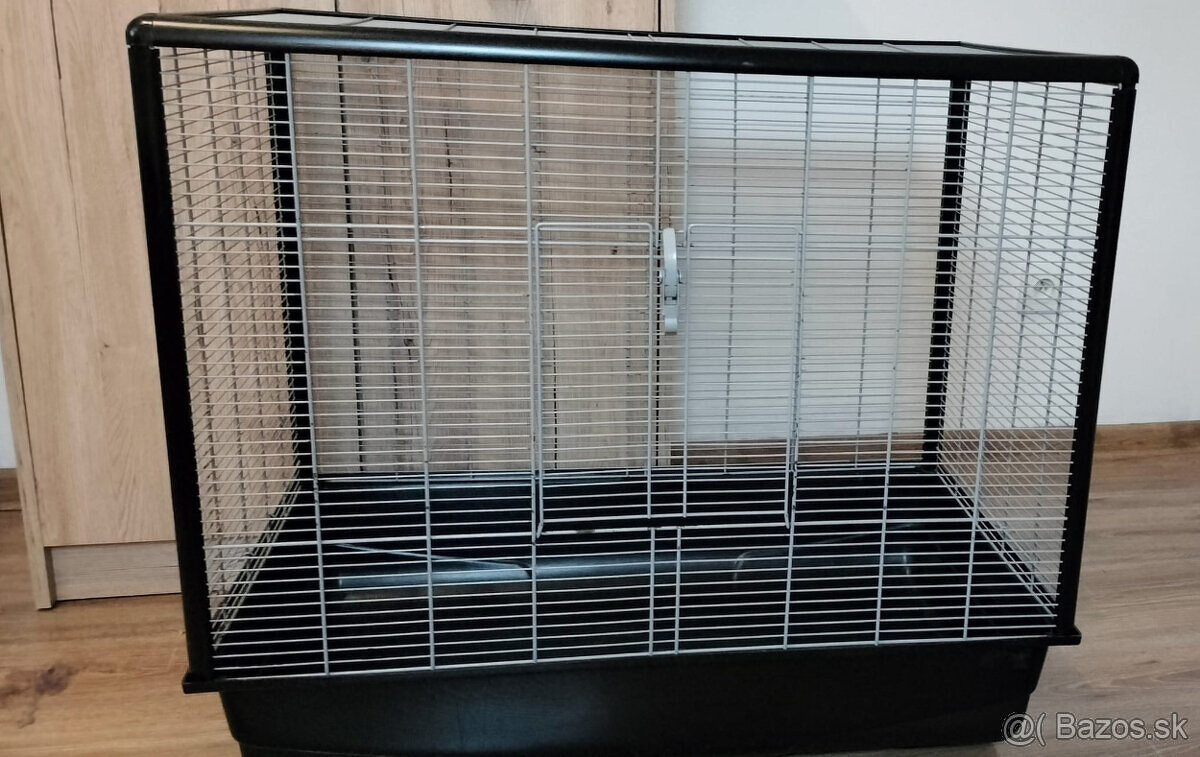 Kvalitná stabilná klietka s vybavením Savic Zeno 2