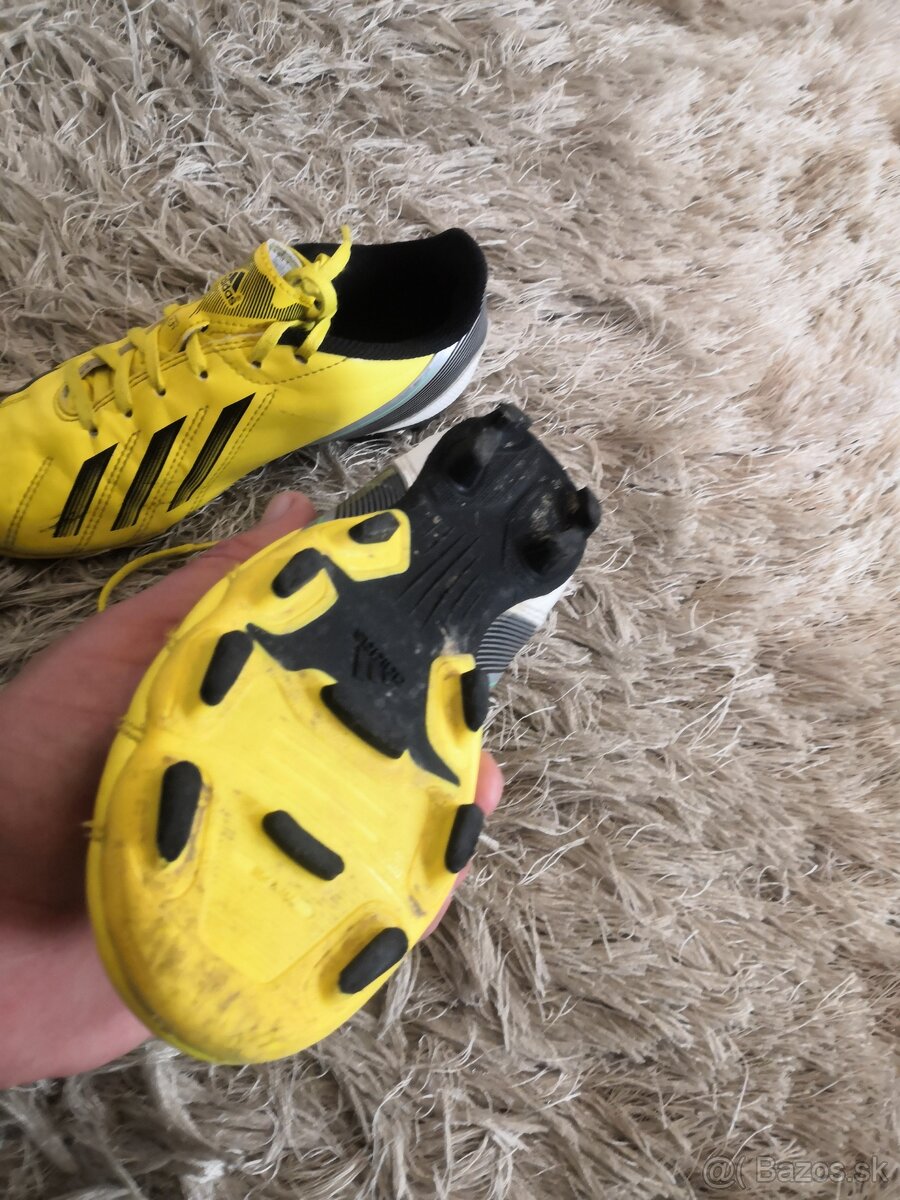 Predám detske kopačky adidas nosené par tréningov