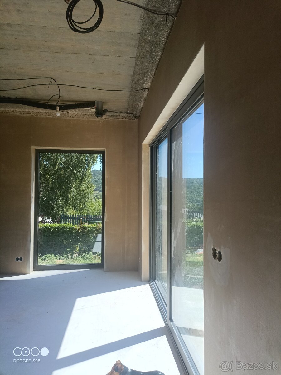 Pomocník na stavbu