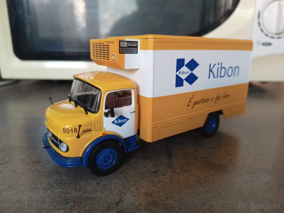 1:43 Mercedes Benz