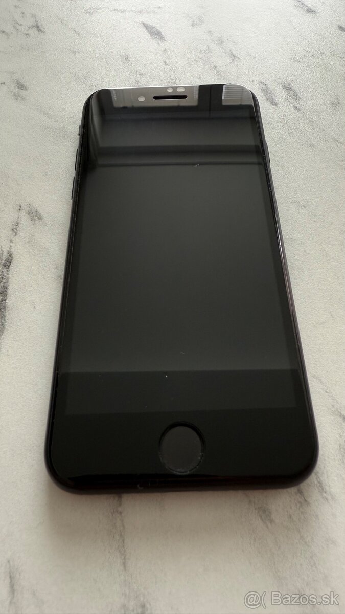 Predám Apple iPhone SE 2020 64GB cierny TOP stav
