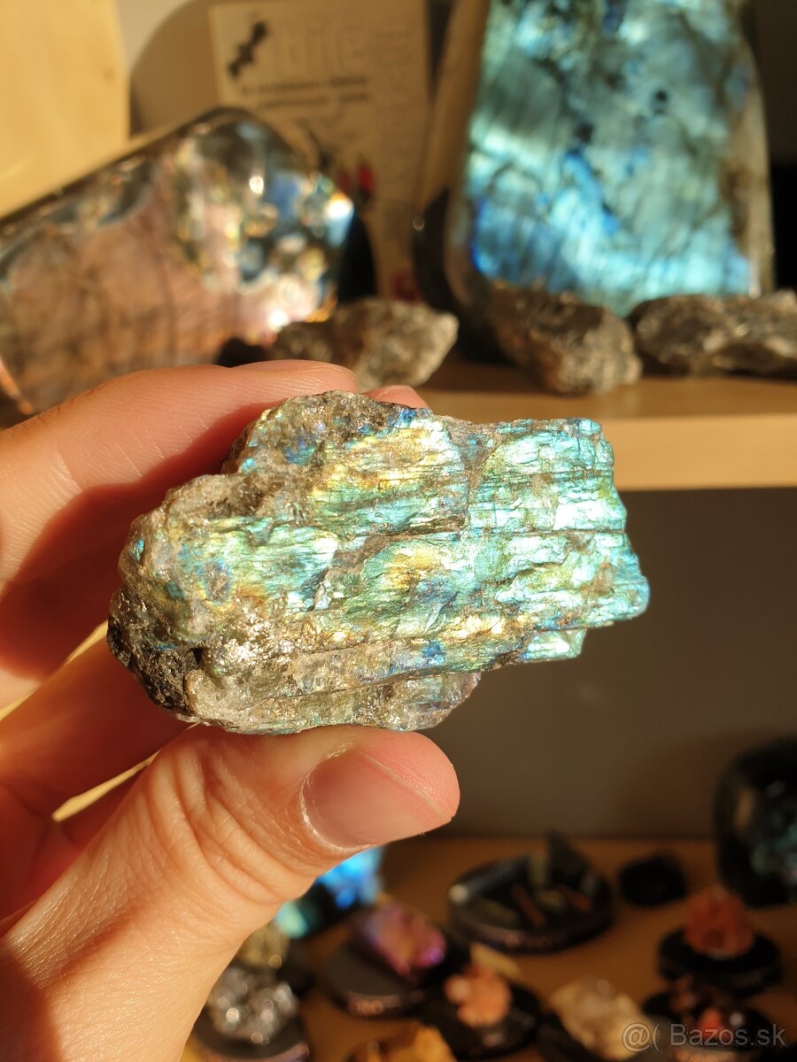 Labradorit - surový TOP barvoměna