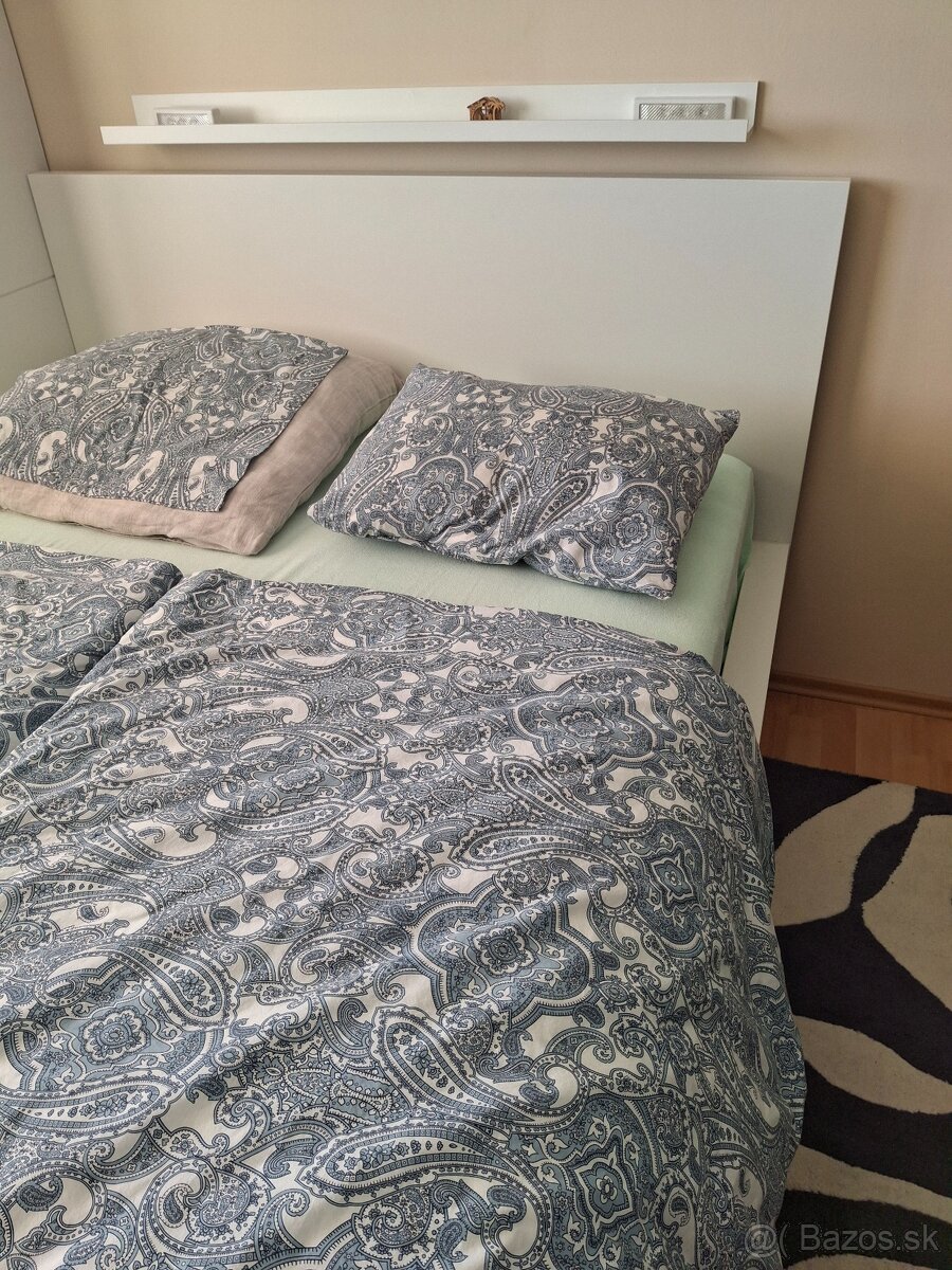 Užšia manželská posteľ
