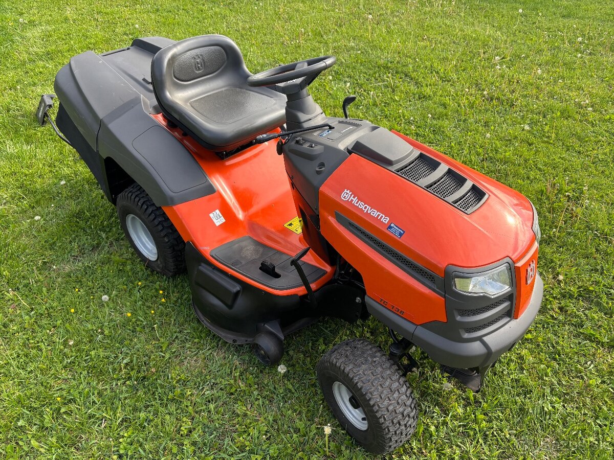Husquarna TC138 traktorová kosačka