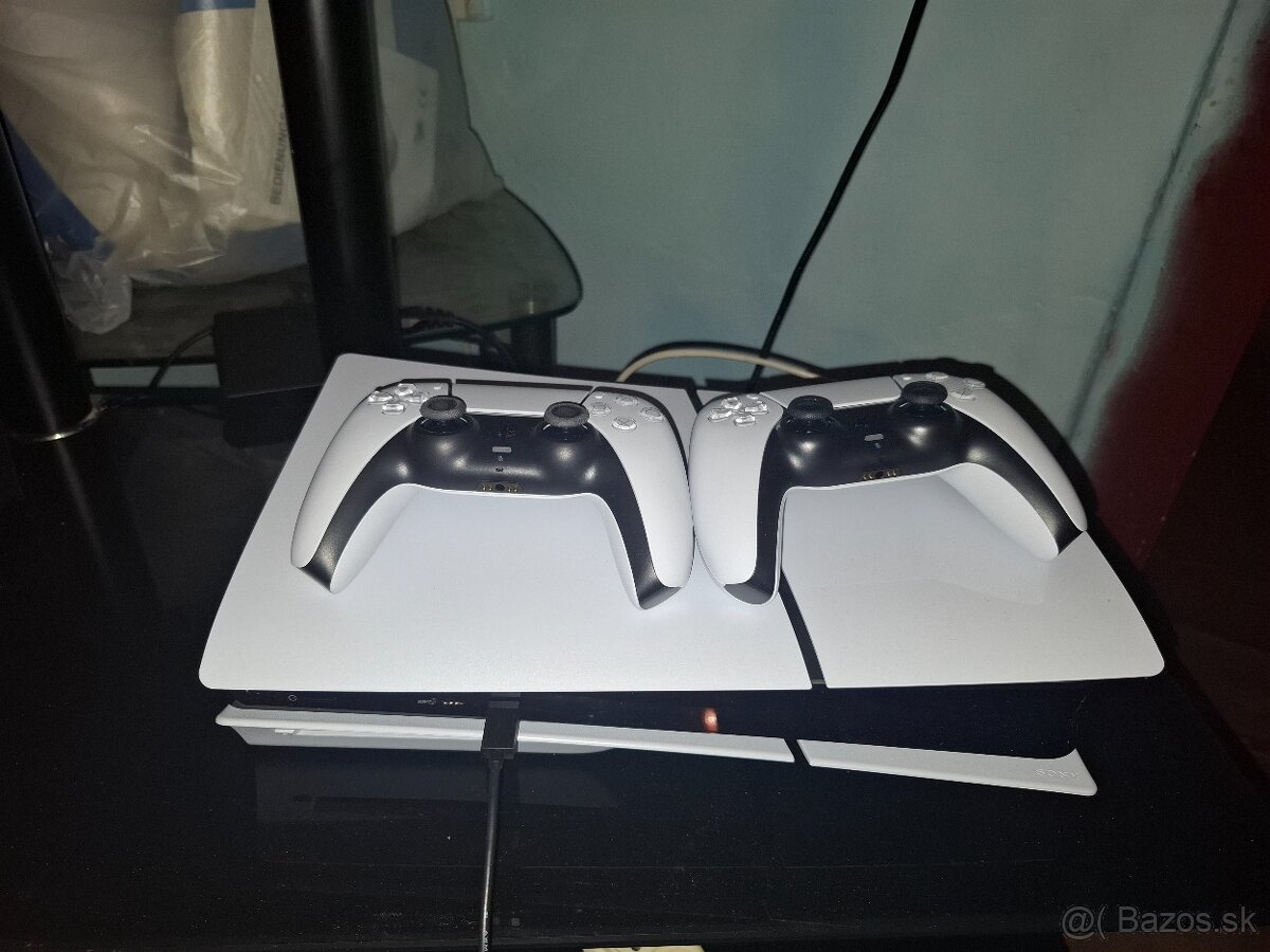 predám ps5 úplne novú hral som na nej cca 2hodky 2r zaruka