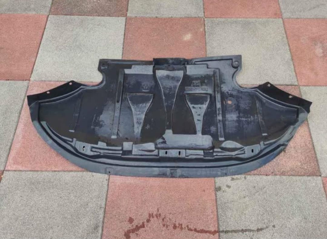 Kryt motora Audi A4 B6