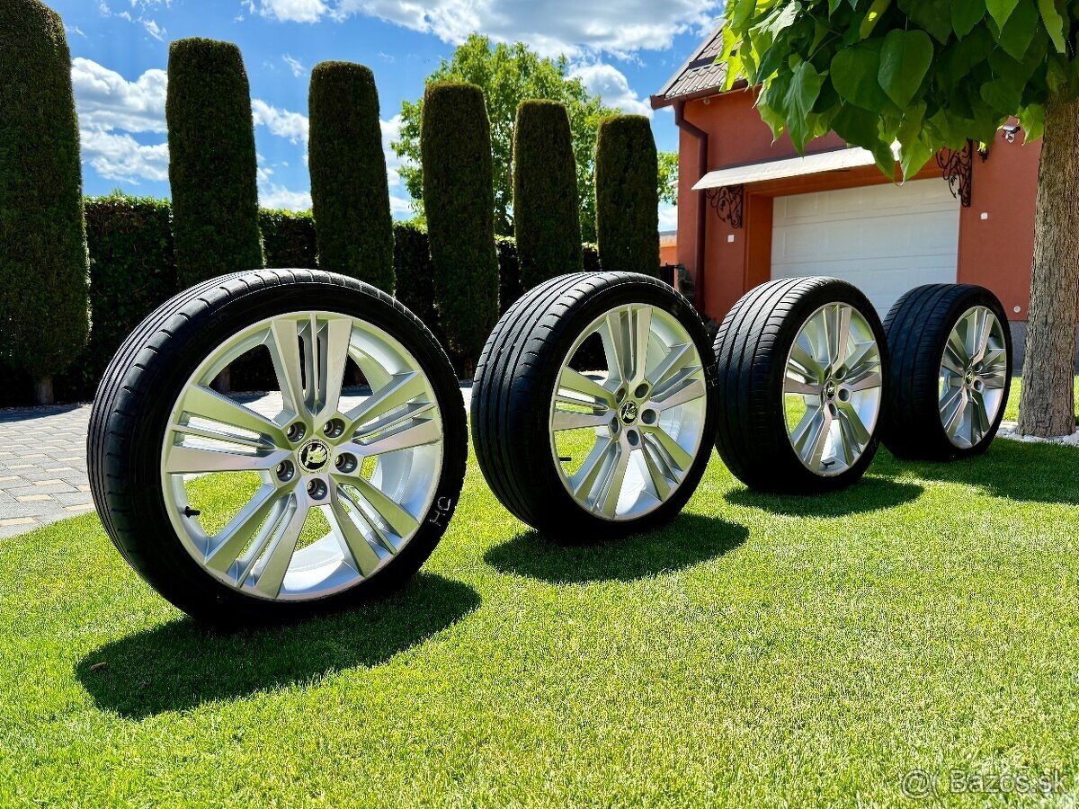 Komplet letnú sadu alu Škoda PICTORIS 225/40 R18.