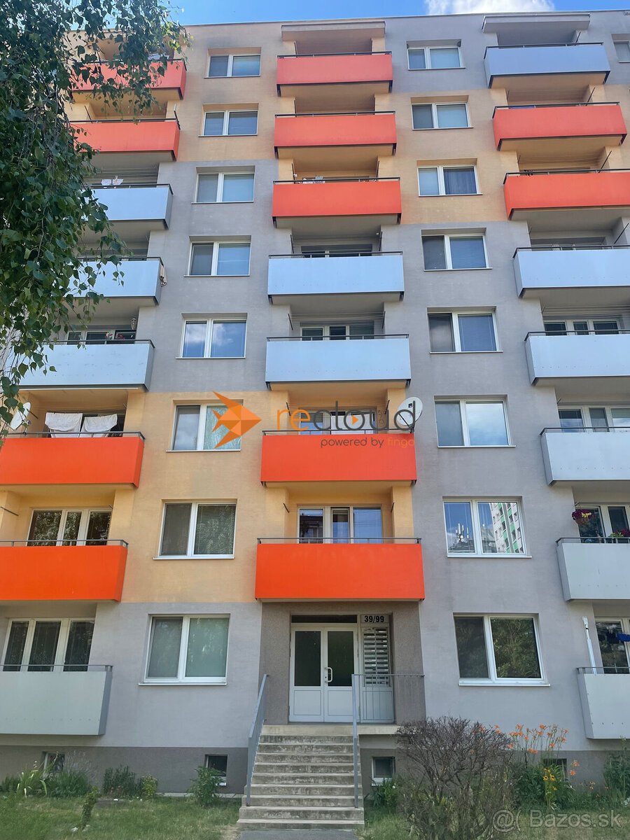 Prakticky riešený 2-izbový byt s extra miestnosťou