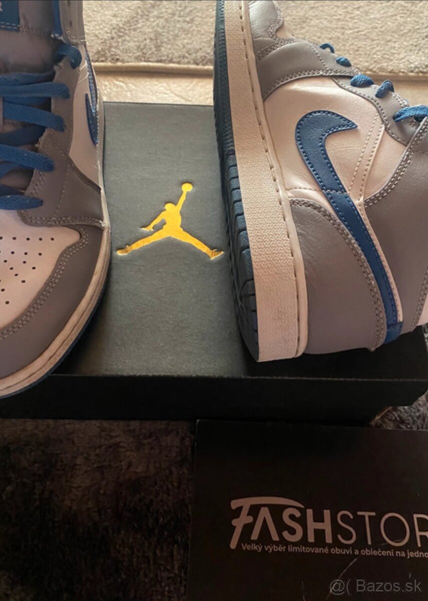 Jordan 1 Mid true Blue