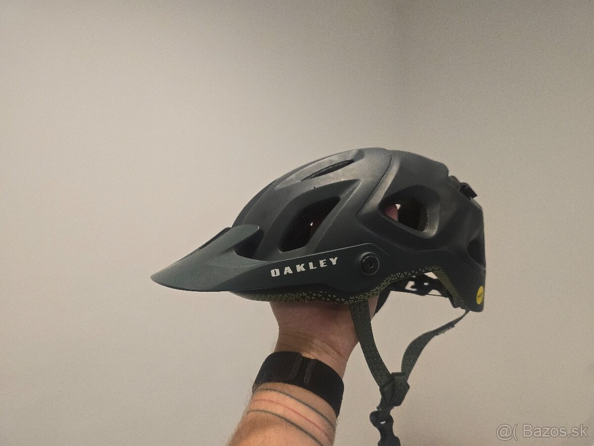 Helma OAKLEY DRT5 Mips size L (56-60cm)