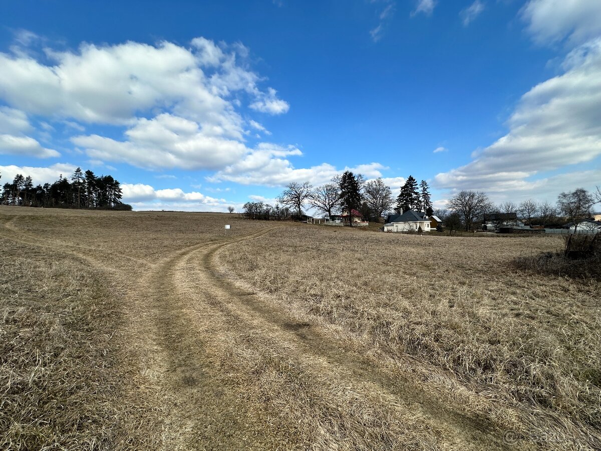 Investičný pozemok o výmere 4752m² ( cca 56m83m), Dražkovce