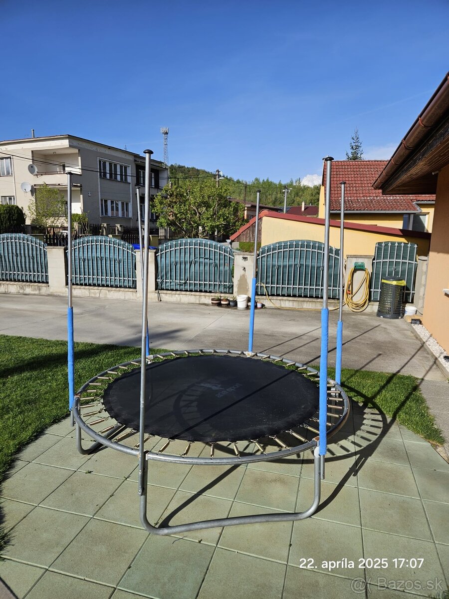 Trampolína