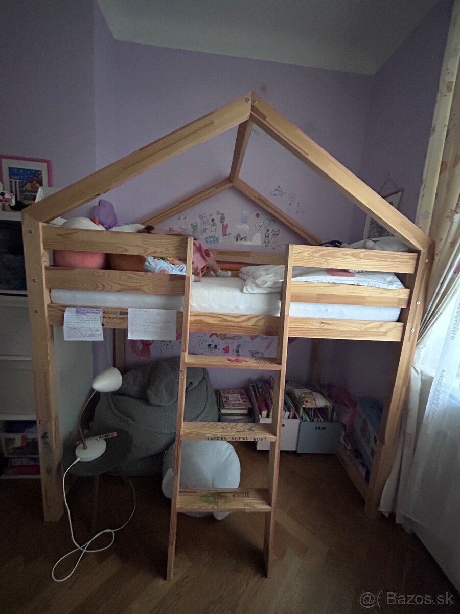 Detská posteľ zvýšená Domček