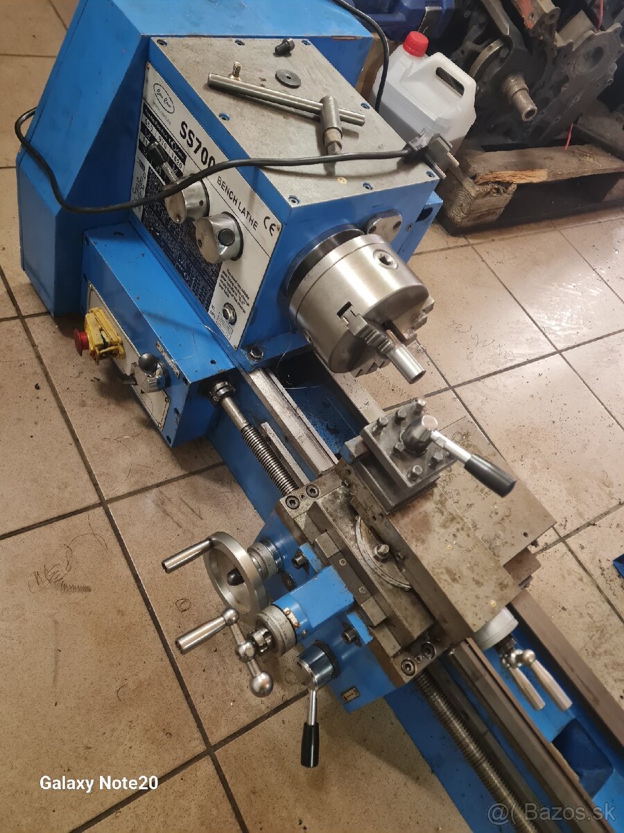 Stolový sústruh ss700
