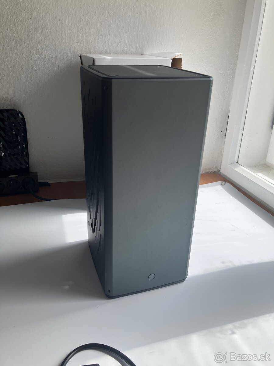 Louqe RAW S1 – ITX PC case (Made in Sweden)