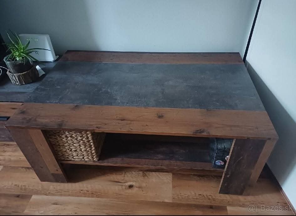 Konferenčný stolík