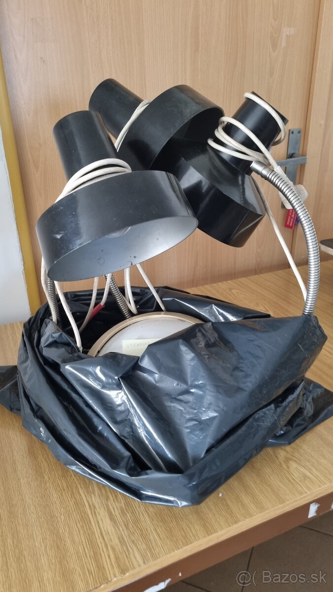 retro socialistická  stolová lampa