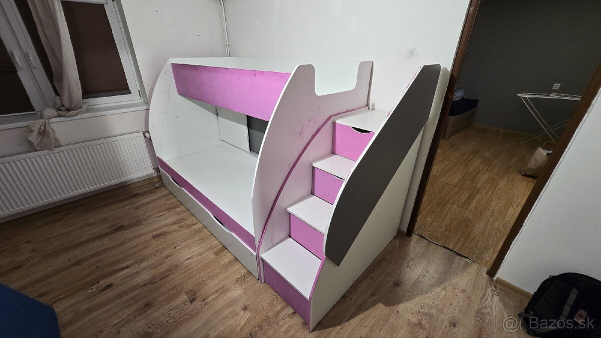 Poschodová posteľ