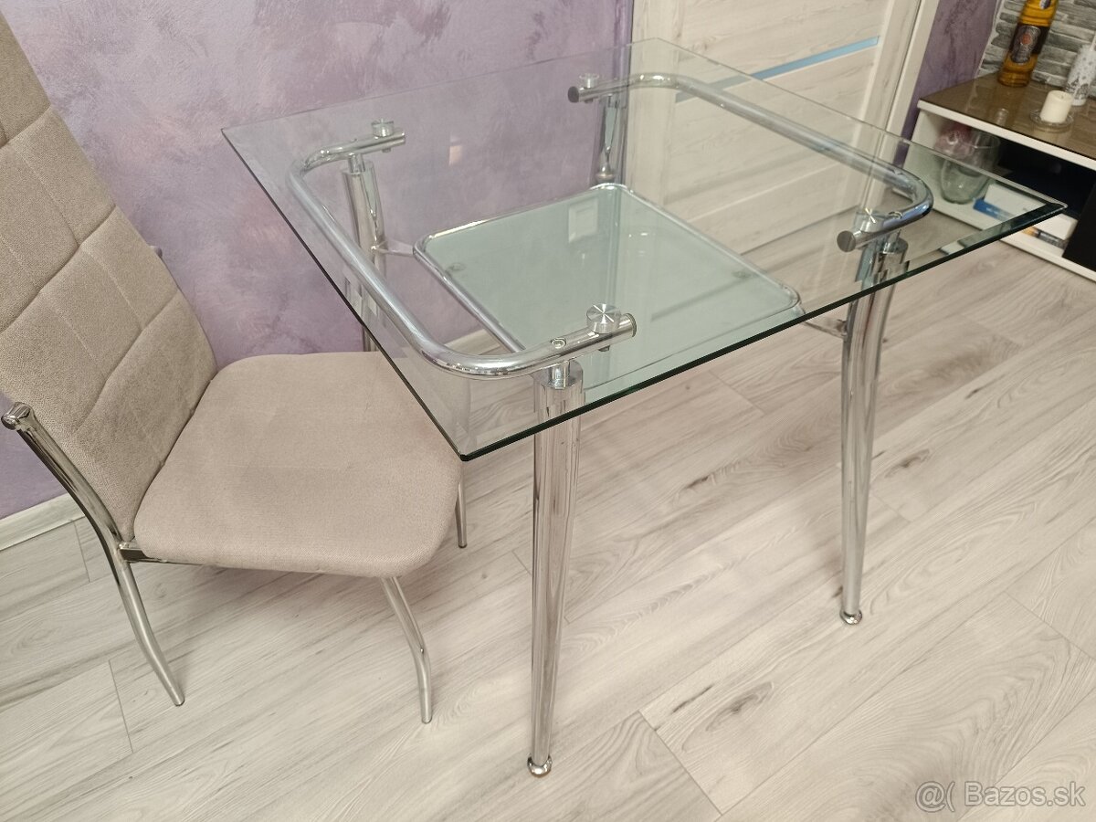 Predám jedálenský a konferenčný stôl.