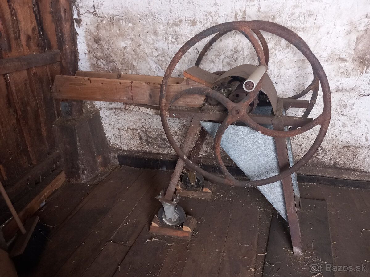 sečkárka na seno-slamu