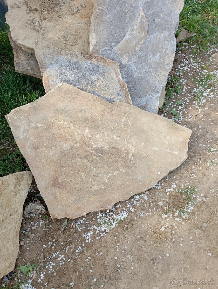 Nášľapné kameňe veľké kusy