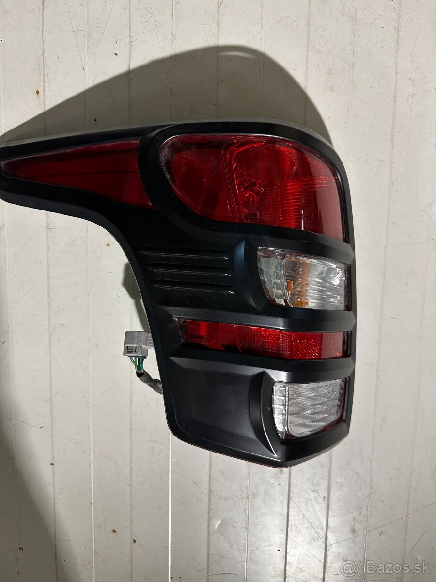 Zadné ľavé svetlo Fiat Fullback s rámom 8330A943
