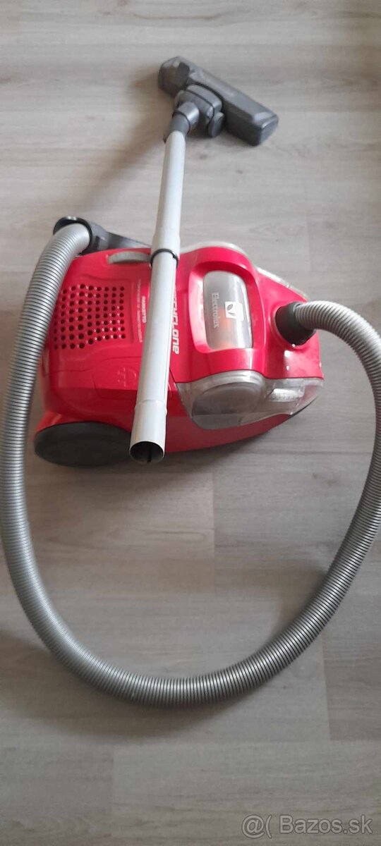 Vysávač Electrolux ESC61LR