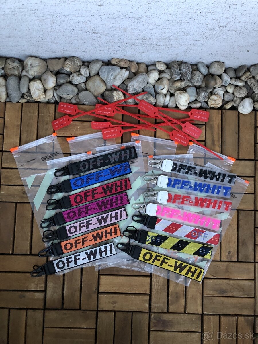 Off white kľúčenka