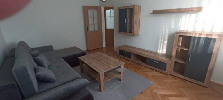 TOPOĽČANY - 2,5 izbový kompletne zariadený byt na prenájom