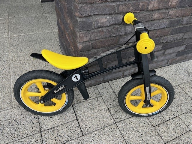 Odrážadlo FirstBIKE Limited Edition Yellow