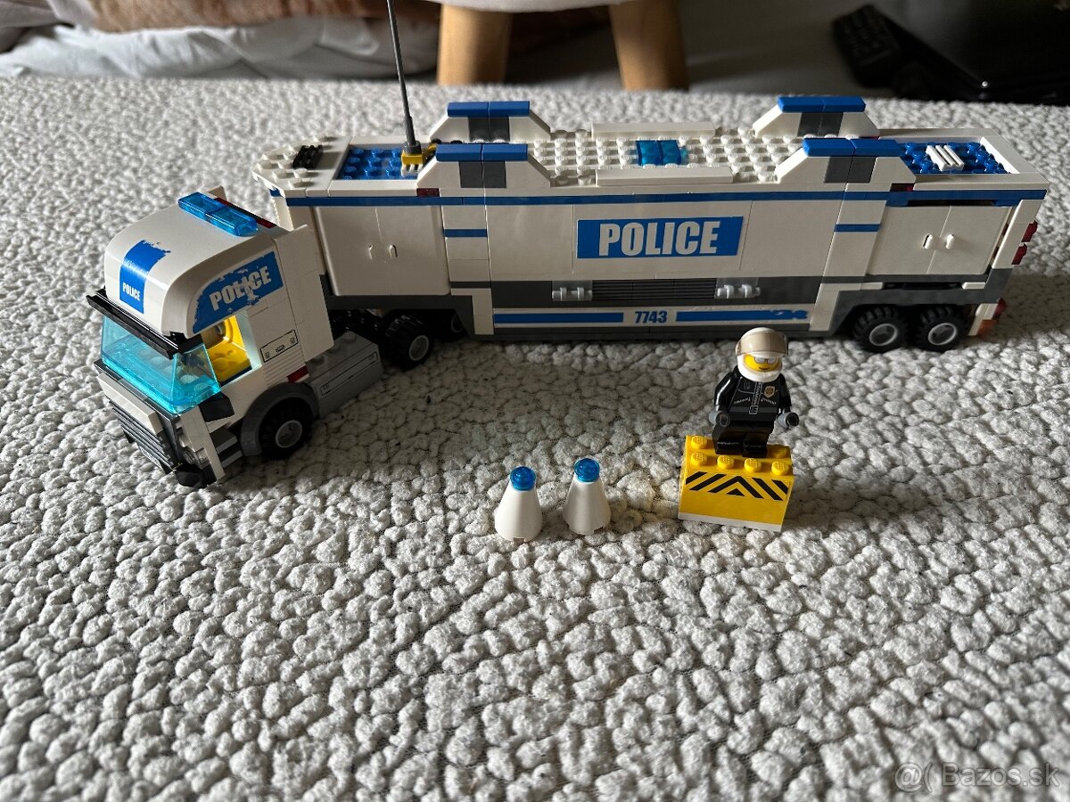 Lego policajný kamion 7743
