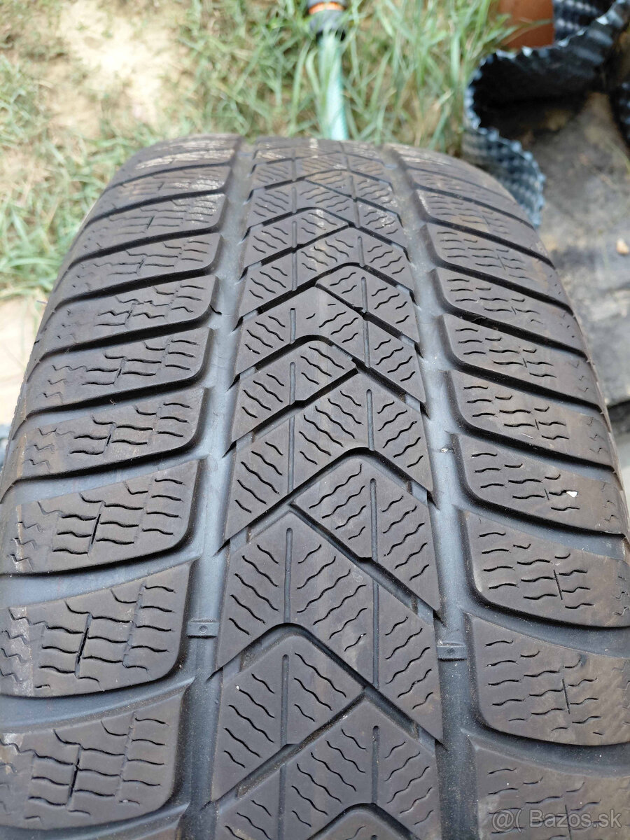1x zimna Pirelli 245/45R18