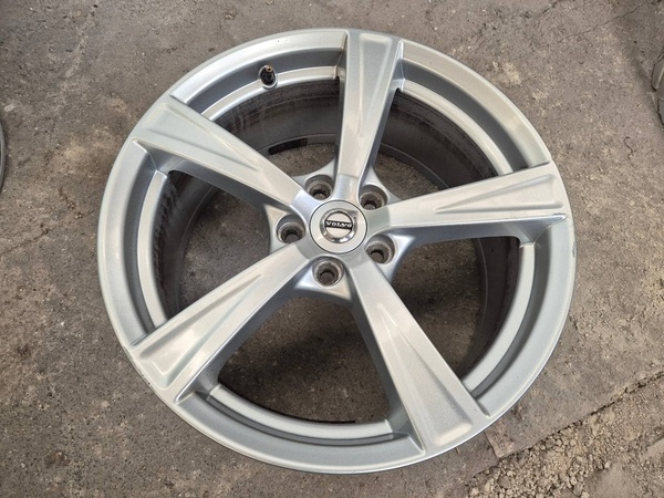 5x108 r18 ET42,5 x 8J elektróny originál VOLVO