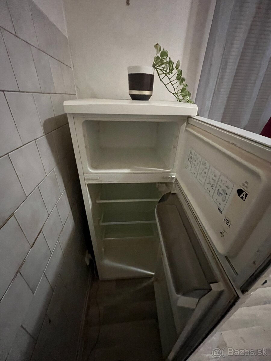 Predám starú chladničku