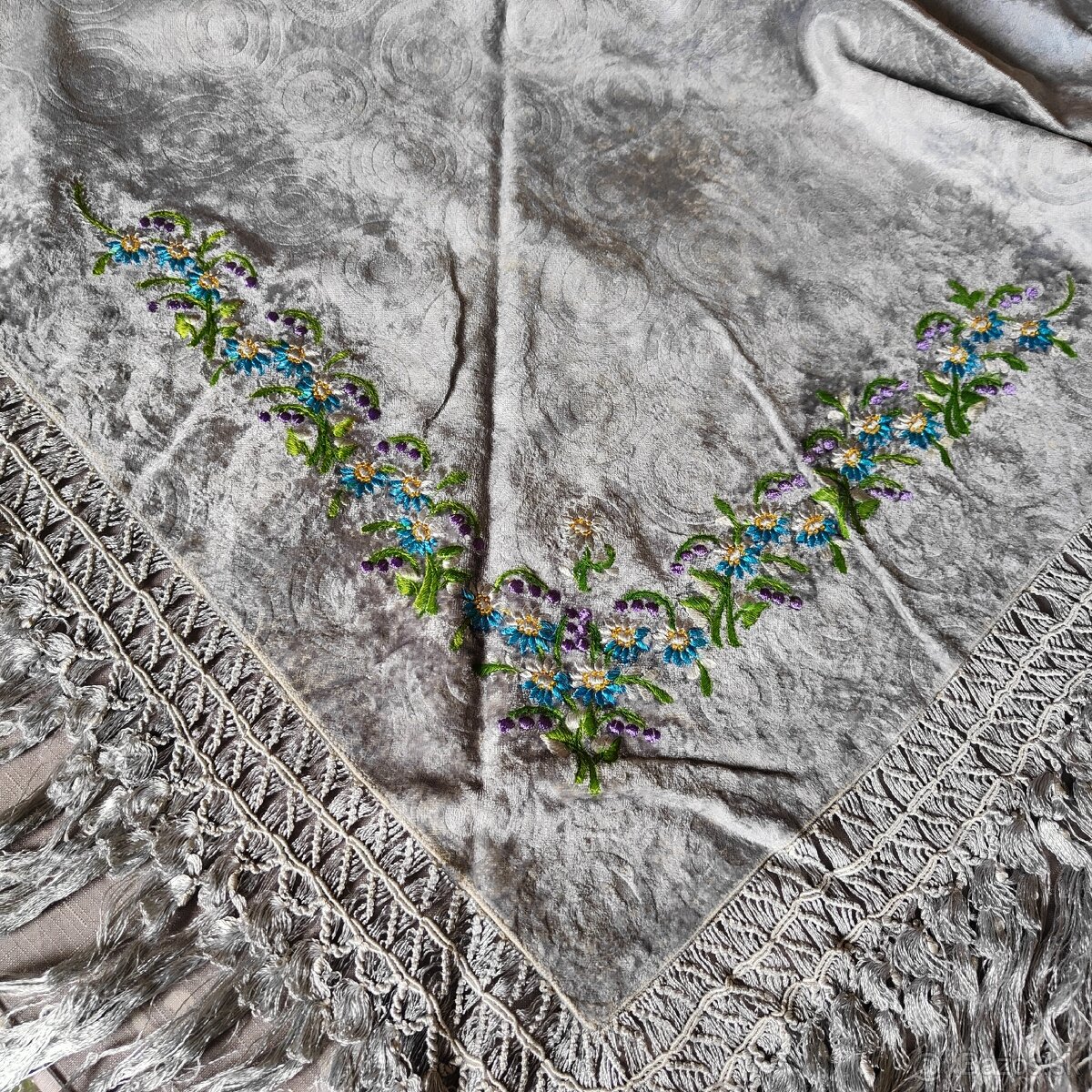 Stará šatka k piešťanskemu kroju