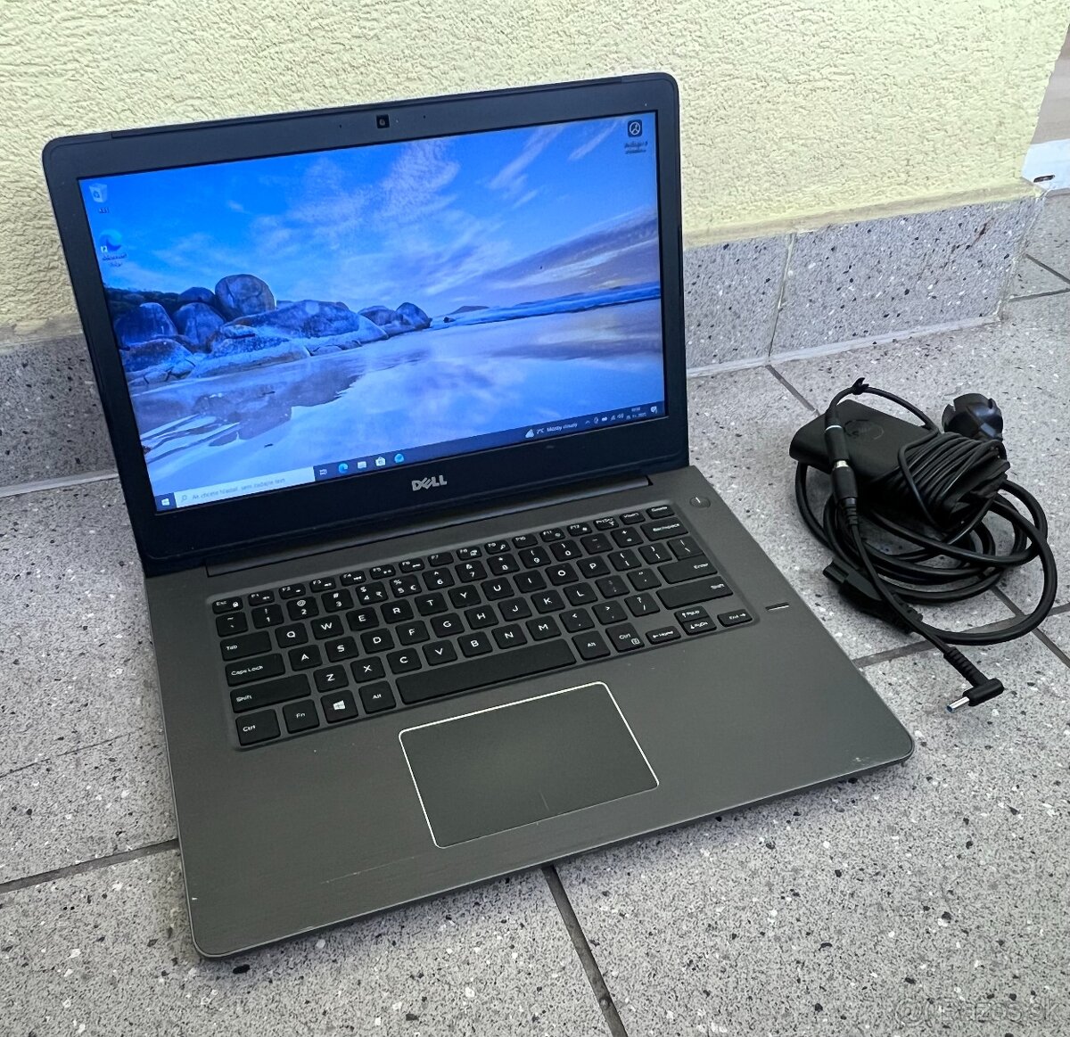 Dell Vostro 14 / i3 7100U / 8GB DDR4 / 128 SSD+500 HDD /14"