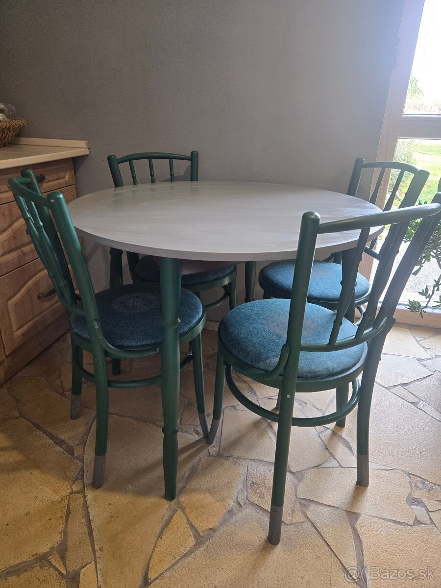 Predám stól a stoličky