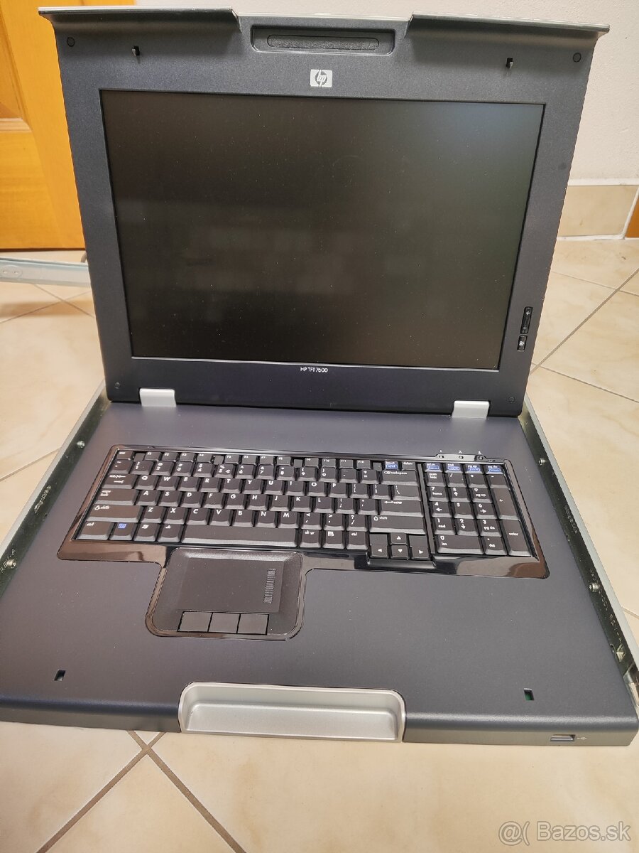 Predám HP TFT7600 + 16p switch