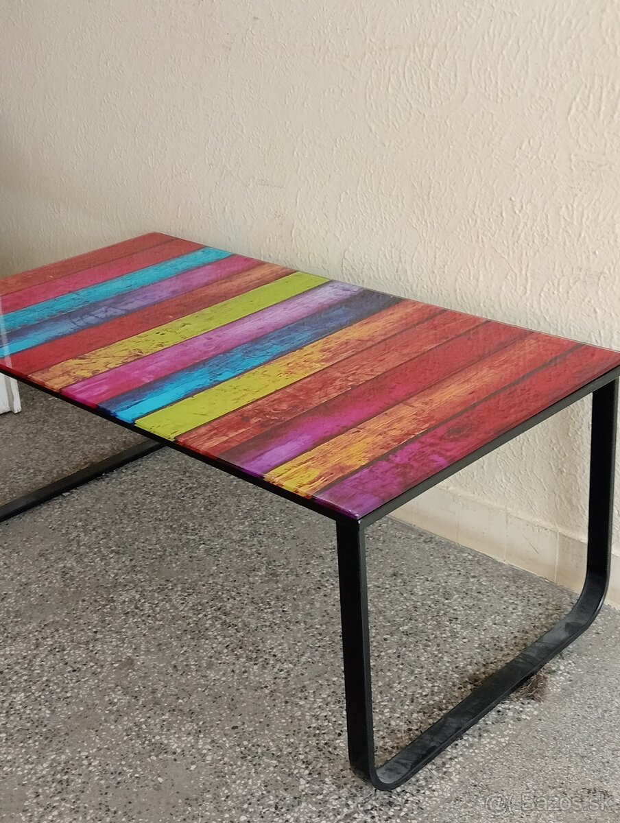 Predám tento krásny sklenený stôl.